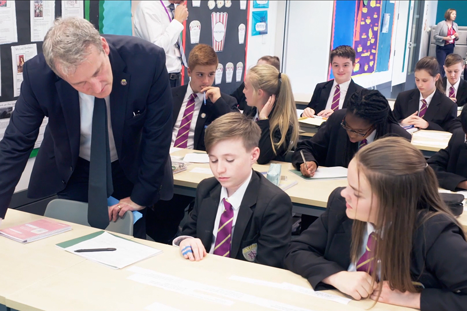 Damian Hinds visiting a school